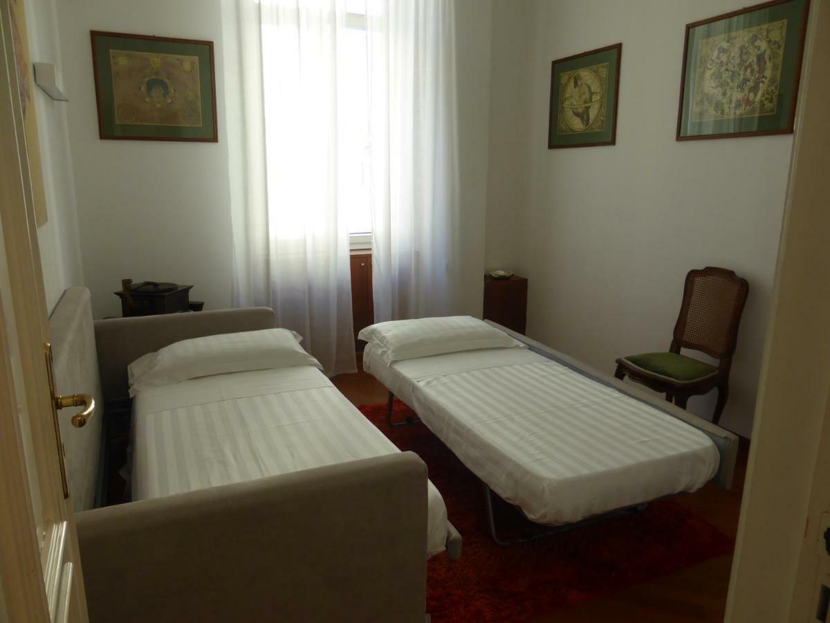 Home46 Napoli Bagian luar foto