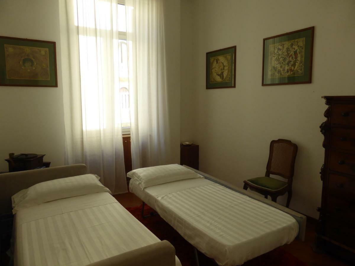 Home46 Napoli Bagian luar foto